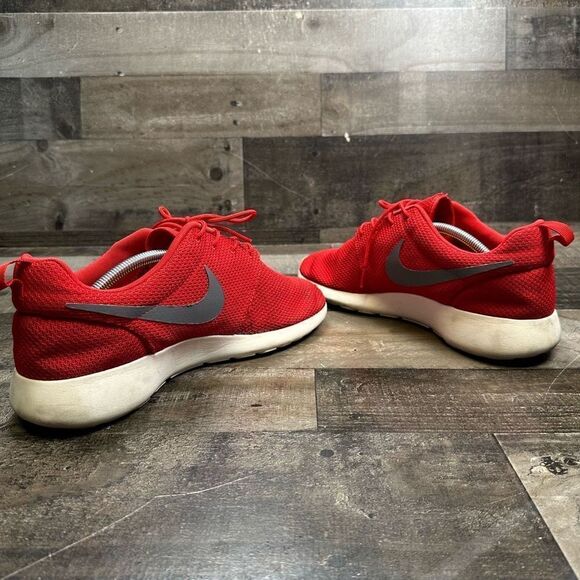 Nike Men’s Size 11.5 Roshe Run Low Running Shoes Red White Athletic Sneakers - Picture 4 of 9